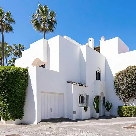 Beachside , 3 Bedroom Townhouse In *