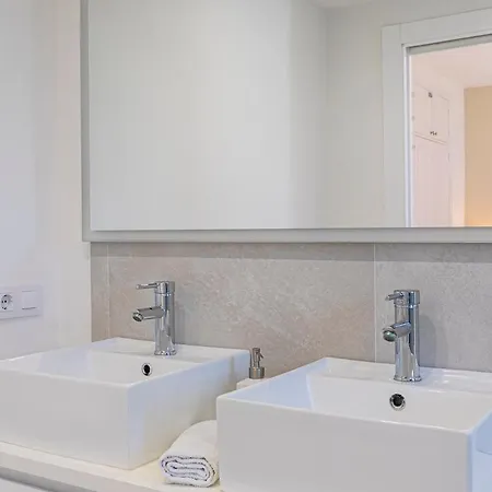 Beachside , 3 Bedroom Townhouse In Marbella