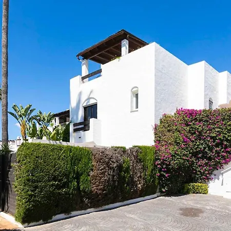 Beachside , 3 Bedroom Townhouse In Marbella